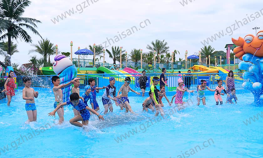 浙江宁波大目湾阿拉的海水上乐园戏水池