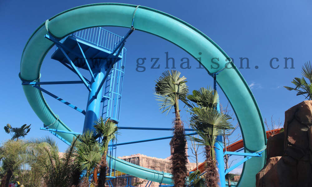 彩虹水滑梯，刺激好玩的水上乐园体验