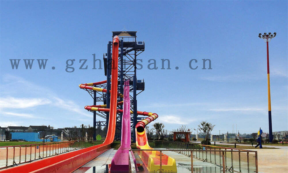 水上乐园设备欢乐畅游，刺激无限