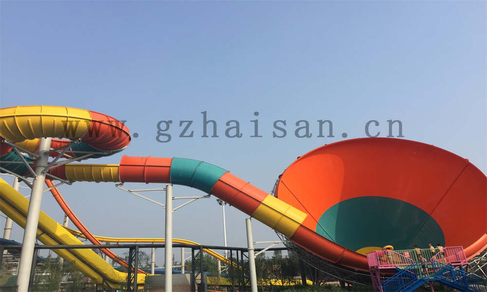 世界上最刺激的三个水上滑梯，最高堪比14层楼