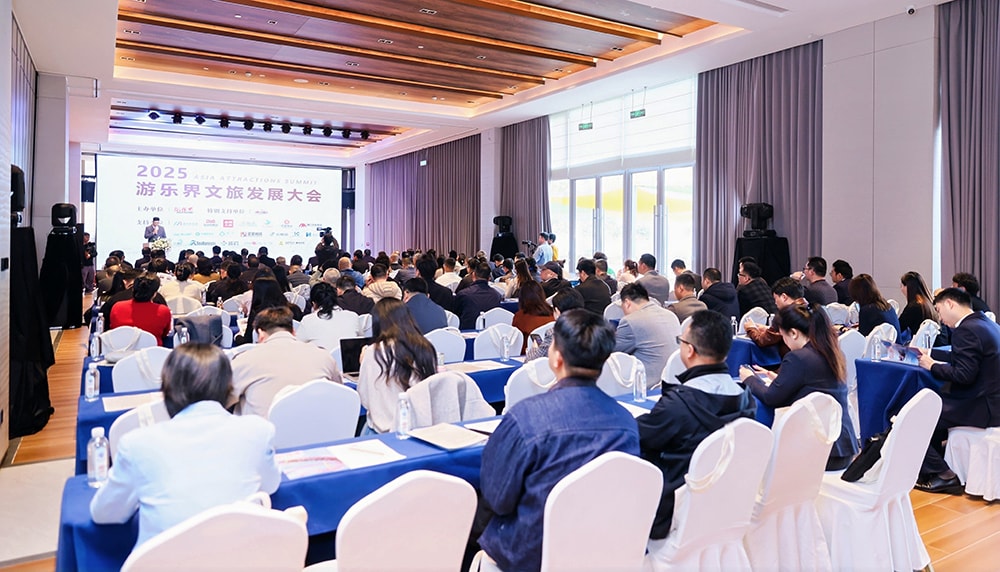 科技铸就非凡体验，专业成就行业标杆——壹号娱乐游乐荣膺2025金冠奖“杰出水滑道设备奖”